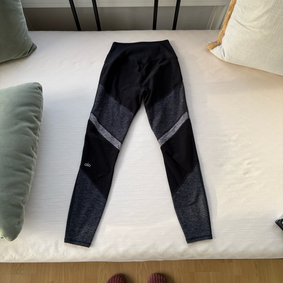 Alosoft High-Waist Lounge Legging - Picture 4 of 6